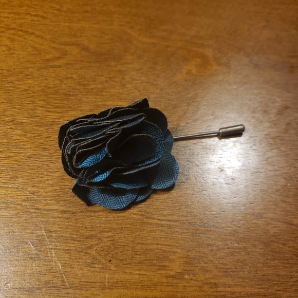 The Tie Bar Pocket Square, Flower Lapel & Tie Clip - Picture 6 of 8